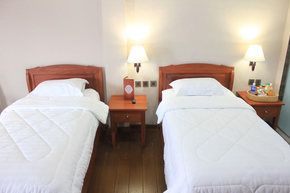 Thong'S Inn Hotel Kualanamu Medan Exterior photo