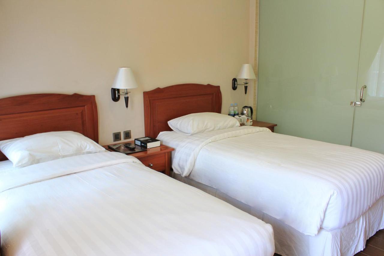 Thong'S Inn Hotel Kualanamu Medan Exterior photo